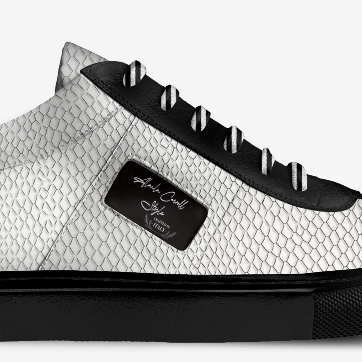 Minimal Low Top Black & White