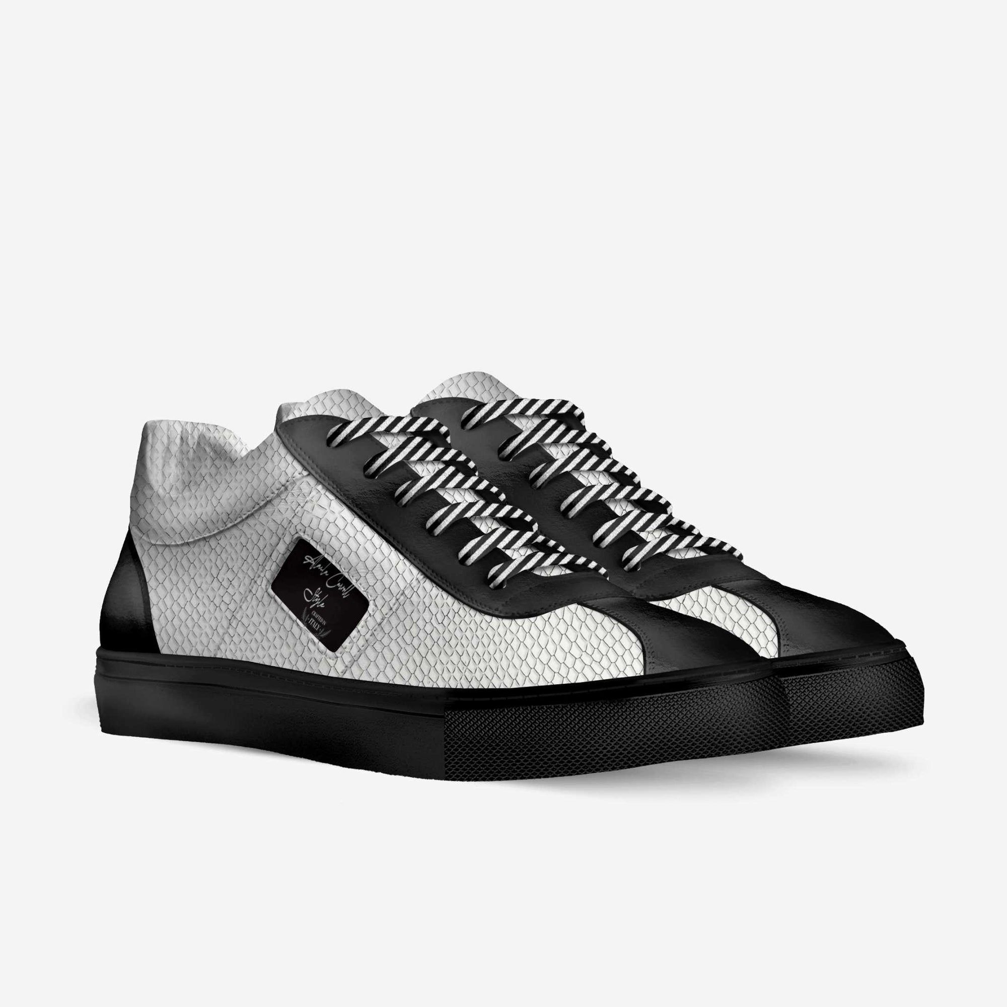 Minimal Low Top Black & White