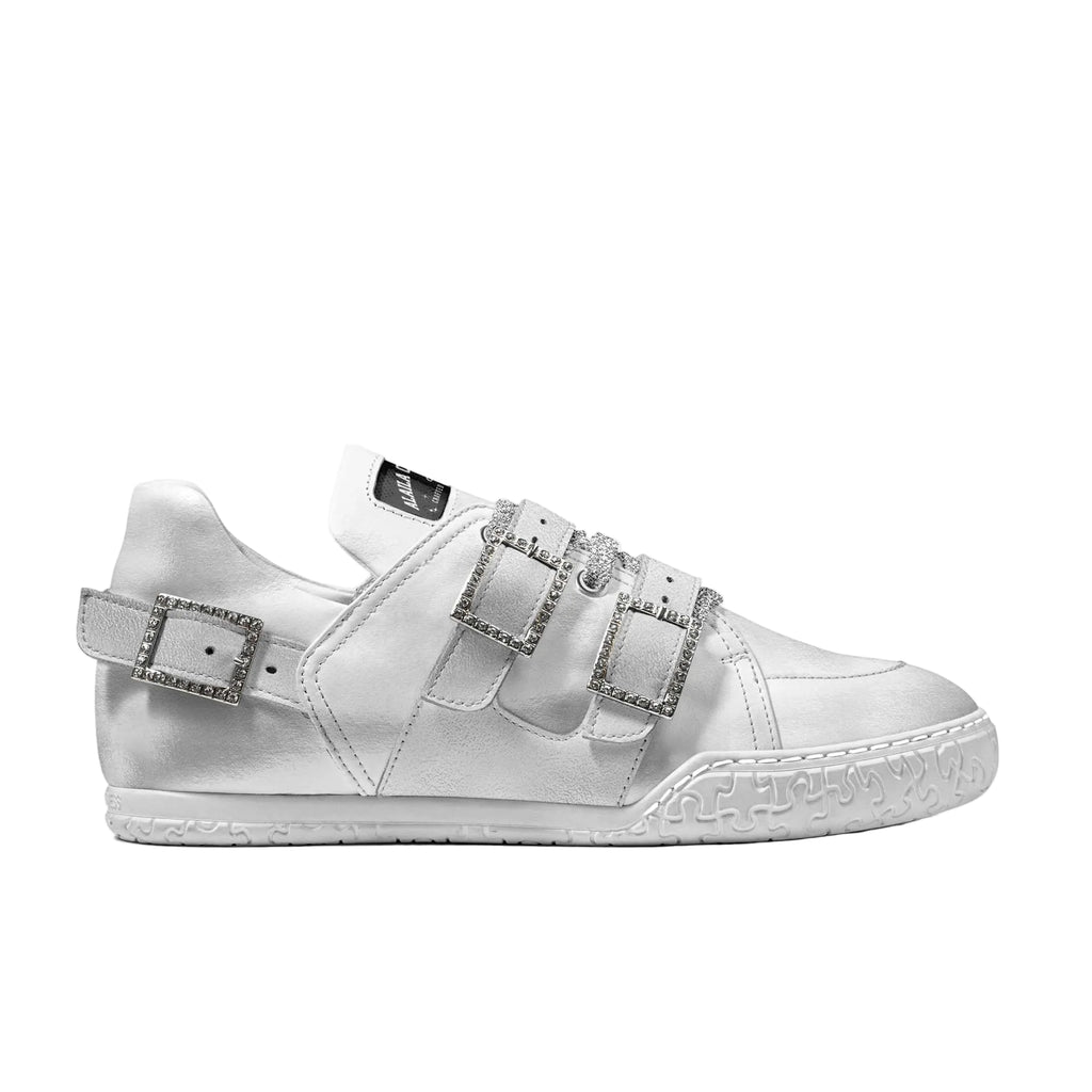 Discover Bridal STRASS Luxe Low Top White & Silver sneakers with strass details and metallic monk straps. Italian luxury is designed for bridal elegance.
Bridal white and silver luxury sneakers

Strass embellished bridal low-top sneakers

Italian designer bridal shoes

Bridal luxury sneakers, white silver bridal shoes, strass sneakers, Italian bridal footwear, luxury low-top sneakers, wedding fashion shoes, Alaila Carroll Style