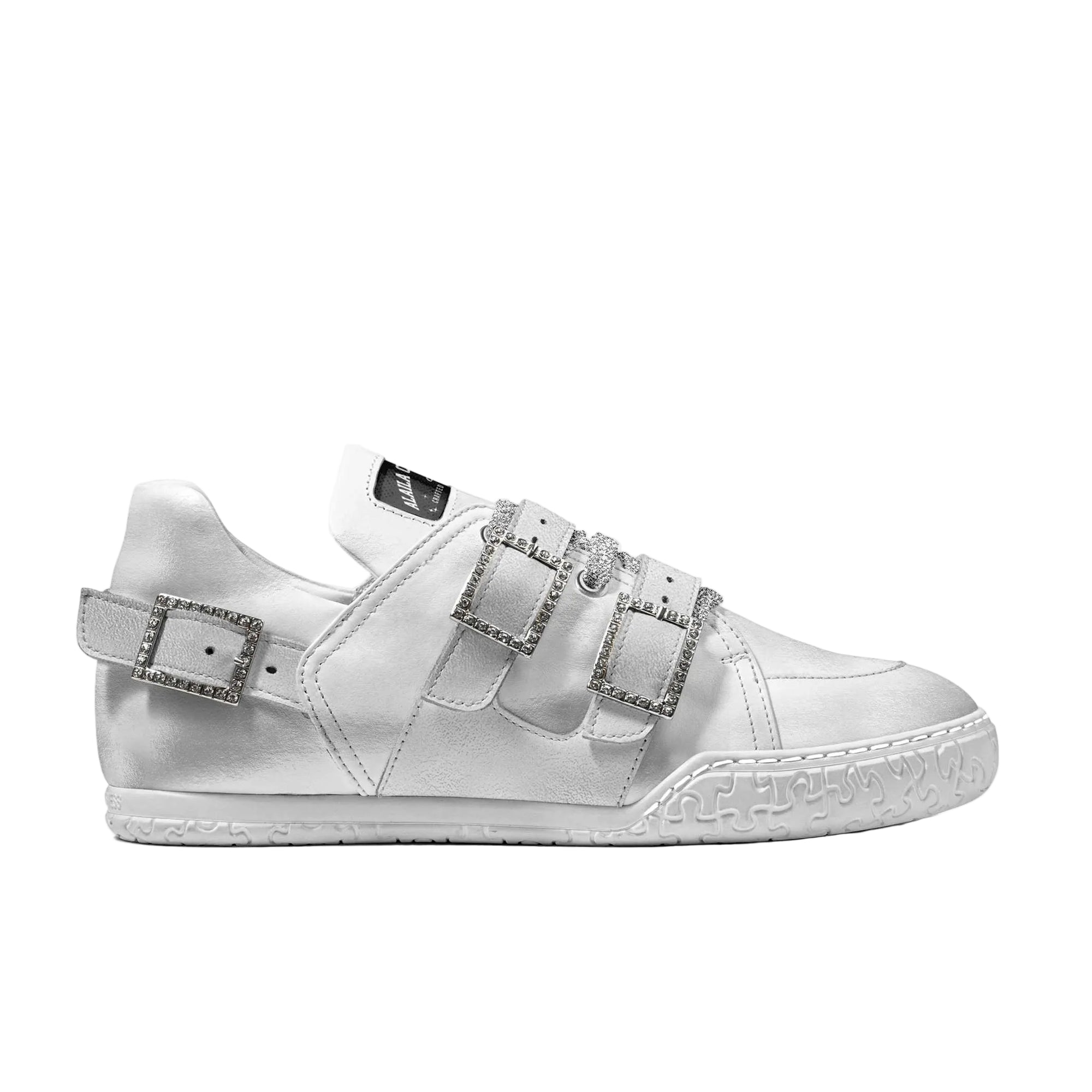 Discover Bridal STRASS Luxe Low Top White & Silver sneakers with strass details and metallic monk straps. Italian luxury is designed for bridal elegance.
Bridal white and silver luxury sneakers

Strass embellished bridal low-top sneakers

Italian designer bridal shoes

Bridal luxury sneakers, white silver bridal shoes, strass sneakers, Italian bridal footwear, luxury low-top sneakers, wedding fashion shoes, Alaila Carroll Style