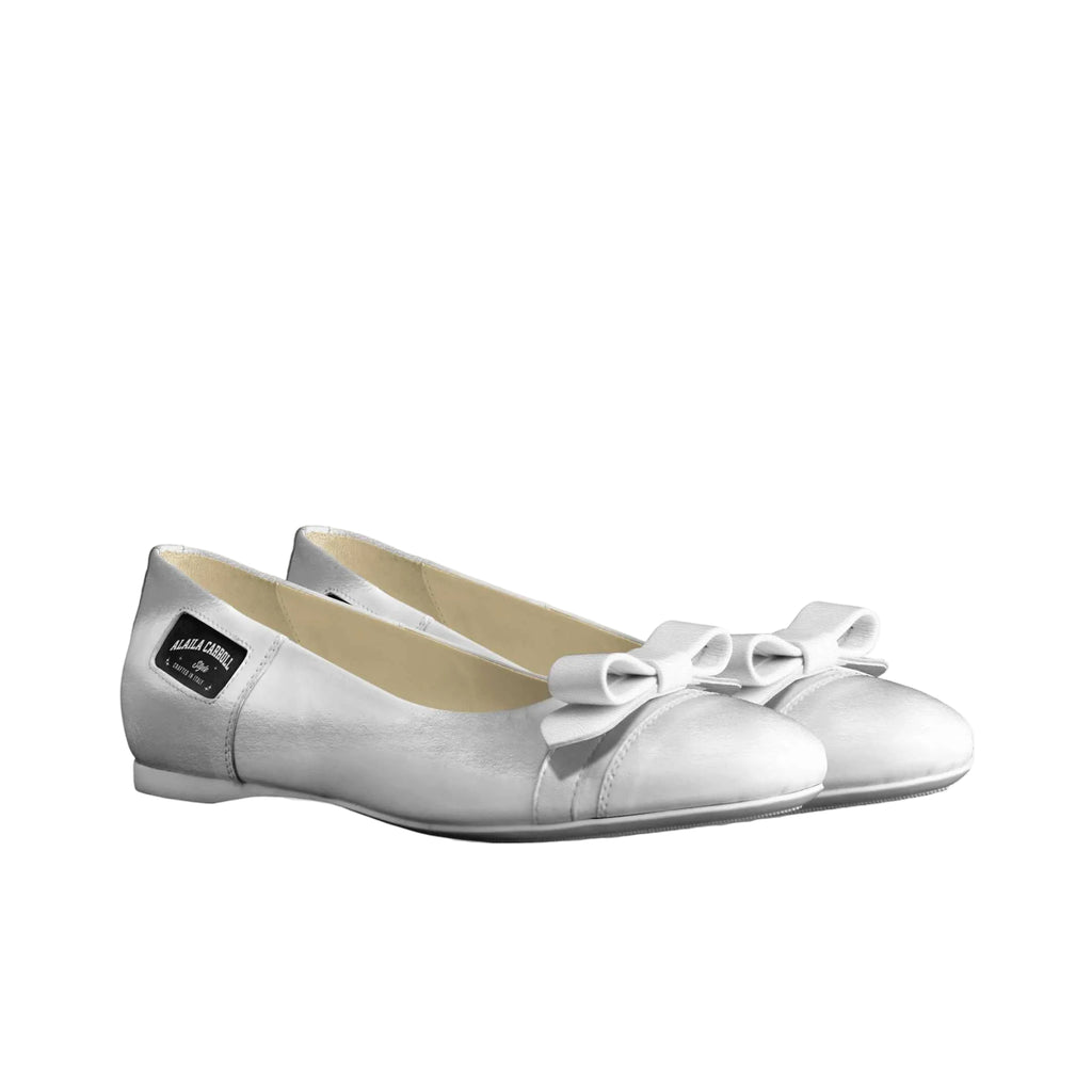 Shop the White Bow Ballerina Flats by Alaila Carroll Style. Made from genuine Italian materials with a stylish bow strap, flexible sole, and elegant design—perfect for weddings and special occasions.
white ballerina flats
bow ballerina flats women
white wedding flats
comfortable bridal flats
Italian designer flats
wedding shoes without heels
elegant women’s flats
luxury ballerina flats
Alaila Carroll Style shoes
comfortable formal flats